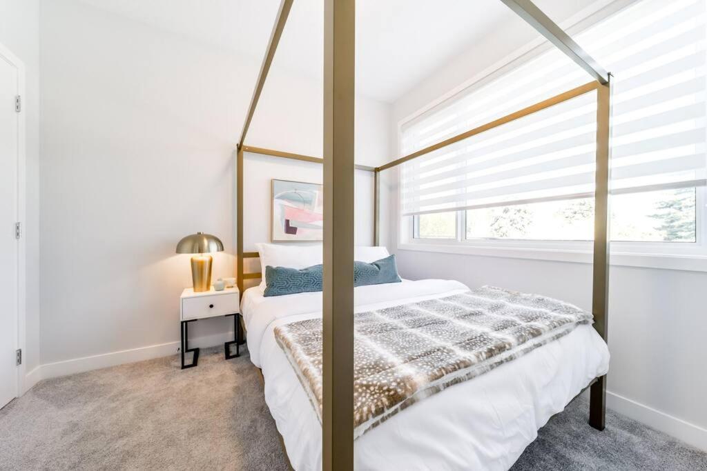Modern Nordic Escape, 3Br Near Wem & Dt, Aircon & Fireplace, Wifi, Sleeps 6! Edmonton Exteriér fotografie