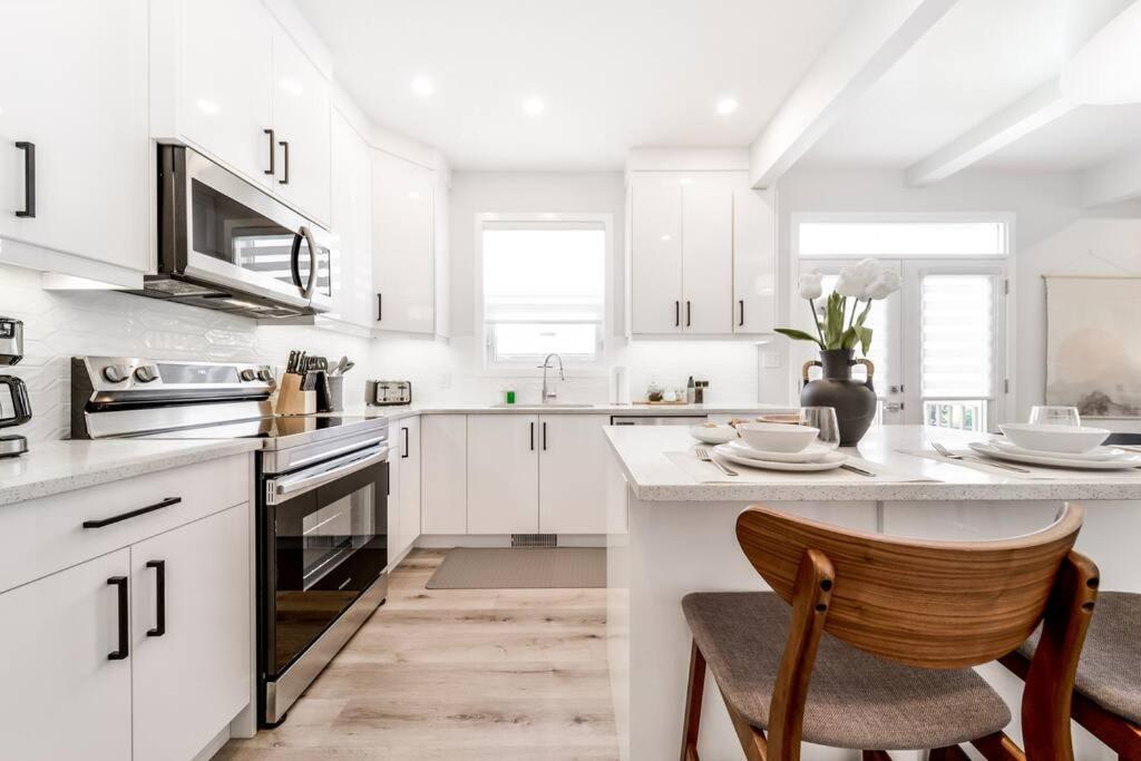 Modern Nordic Escape, 3Br Near Wem & Dt, Aircon & Fireplace, Wifi, Sleeps 6! Edmonton Exteriér fotografie