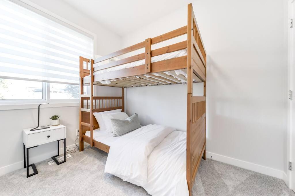 Modern Nordic Escape, 3Br Near Wem & Dt, Aircon & Fireplace, Wifi, Sleeps 6! Edmonton Exteriér fotografie