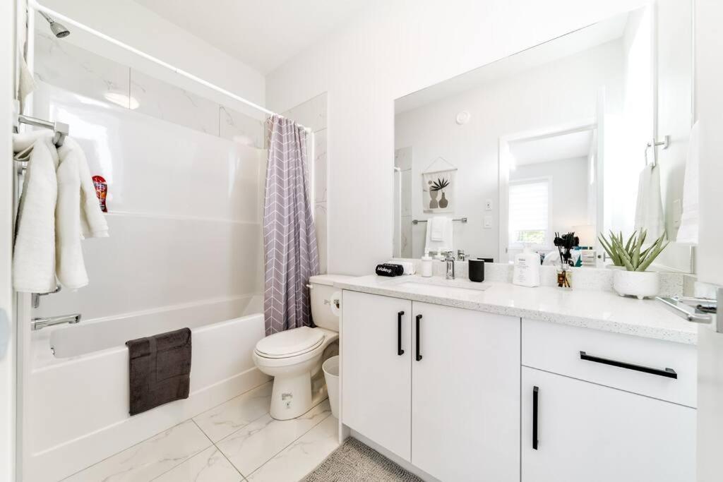 Modern Nordic Escape, 3Br Near Wem & Dt, Aircon & Fireplace, Wifi, Sleeps 6! Edmonton Exteriér fotografie