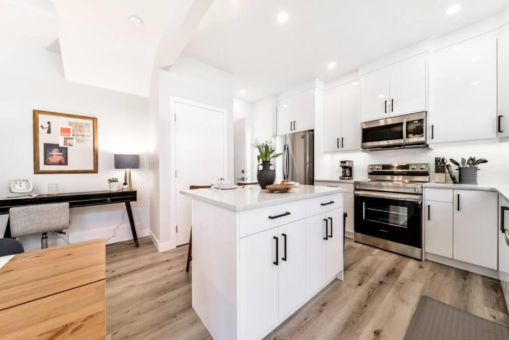Modern Nordic Escape, 3Br Near Wem & Dt, Aircon & Fireplace, Wifi, Sleeps 6! Edmonton Exteriér fotografie