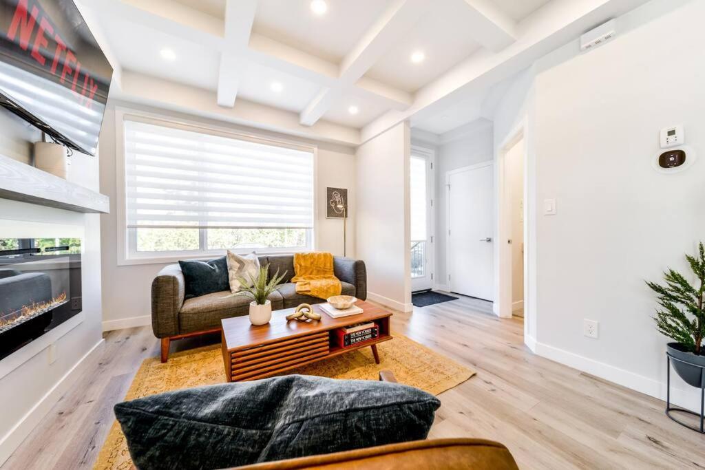 Modern Nordic Escape, 3Br Near Wem & Dt, Aircon & Fireplace, Wifi, Sleeps 6! Edmonton Exteriér fotografie