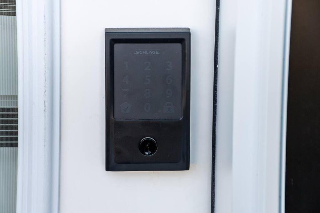 Modern Nordic Escape, 3Br Near Wem & Dt, Aircon & Fireplace, Wifi, Sleeps 6! Edmonton Exteriér fotografie