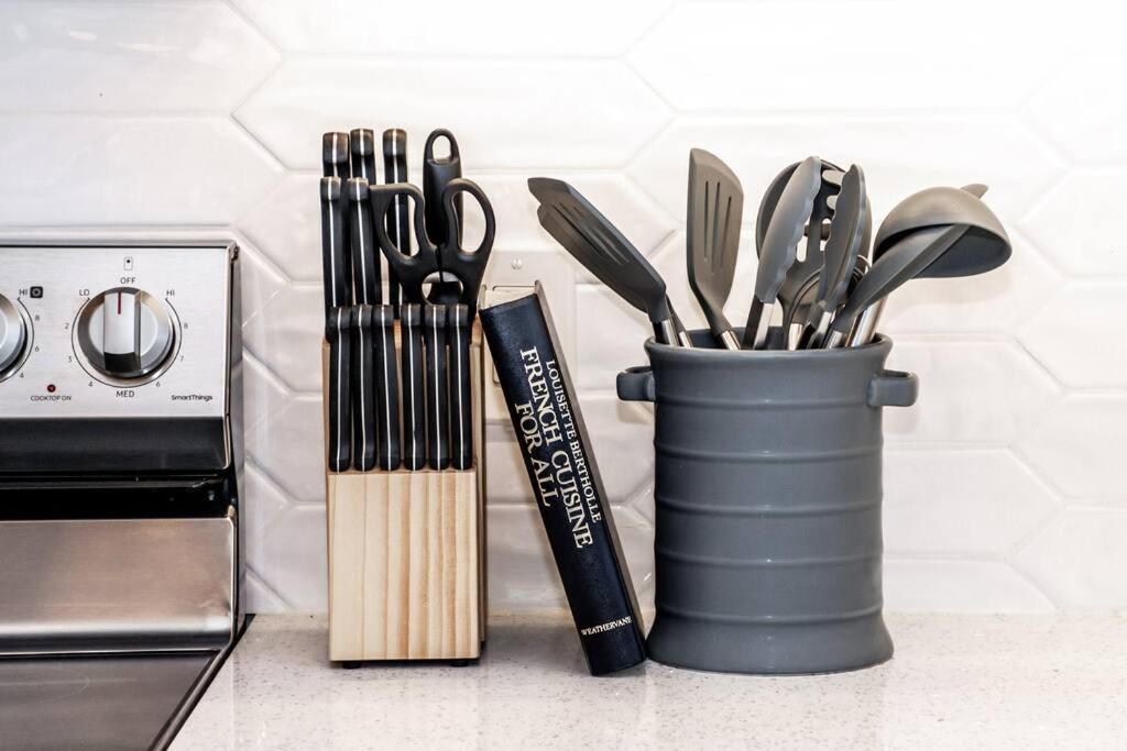 Modern Nordic Escape, 3Br Near Wem & Dt, Aircon & Fireplace, Wifi, Sleeps 6! Edmonton Exteriér fotografie