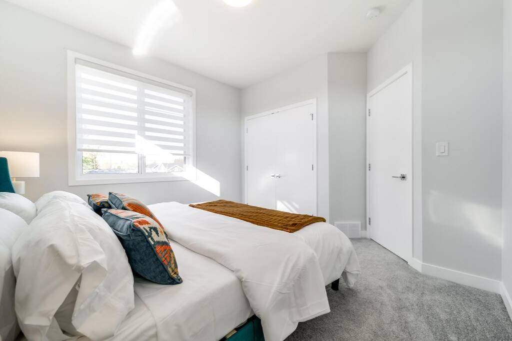 Modern Nordic Escape, 3Br Near Wem & Dt, Aircon & Fireplace, Wifi, Sleeps 6! Edmonton Exteriér fotografie